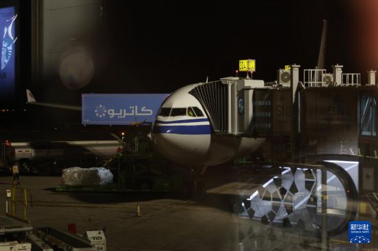 5月6日，国航北京至利雅得直飞首航航班抵达沙特阿拉伯利雅得哈立德国王机场。 新华社记者 王海洲 摄
